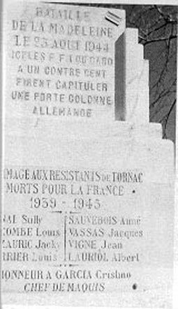 1944 (Agosto) Grupo de guerrilleros españoles que participaron en la batalla de La Madelaine. Monumento conmemorativo.